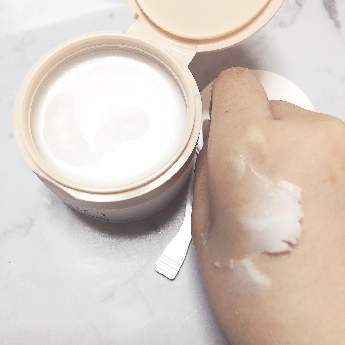 バイオームバリアコラーゲンファーミングクレンジングバーム/UIQ/クレンジングバームを使ったクチコミ(2枚目)