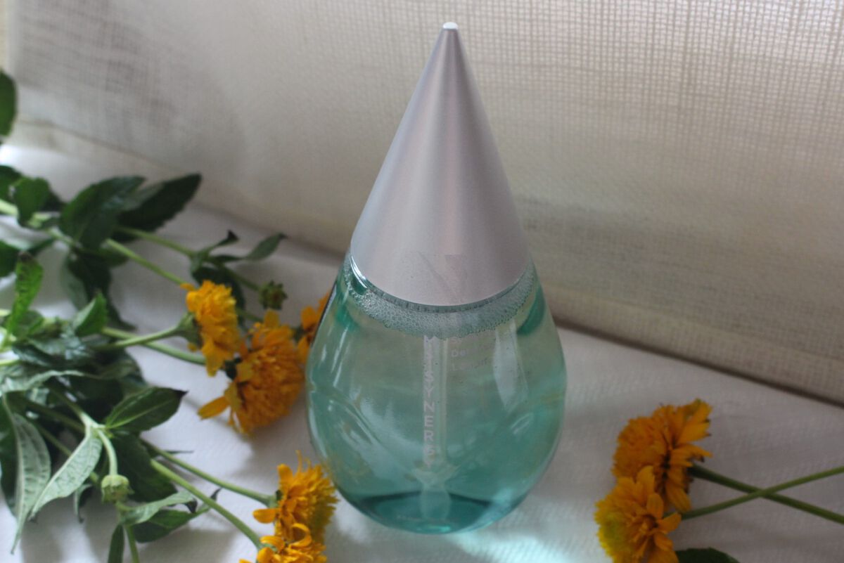 kuriko on LIPS 「清涼感がある雫のかたちをしたパッケージデザインがとってもキュー..」(2枚目)