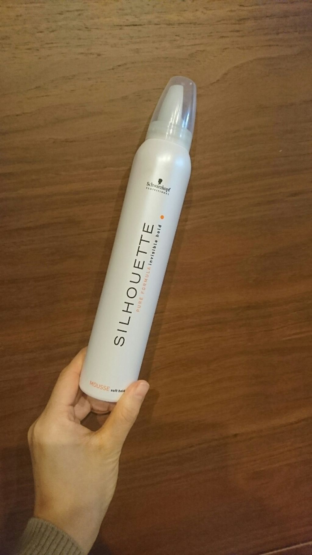 ☆シュワルツコフ シルエット ソフトムース

美容室にて購入しました。

しんなりと、柔らかくウェーブを出してくれます。
これだけでは、質感を１日中維持できないので、仕上げにスプレーが必要だと思います。

ゆるーいパーマが残った髪をといて、