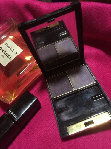 落ち着いたシャドウとマゼンダ色で華やかに！
#LANCOME#CHANEL

深みのあるパープルのシャドウをほんのりと
薄く薄く乗せてました。

LANCOME 
OMBRE  SUBTILE  11
