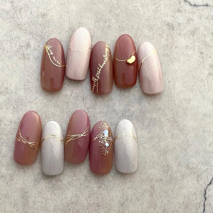 #ウェーブネイル,#ラインネイル,#ニュアンスネイル,#シャネイル,#秋ネイル,#英字ネイル,#トレンドネイル,#冬ネイル,#うねうねネイル,#ニュアンスネイル,#シェルネイル,#グリッターネイル,#ビーンズネイル,#女子ネイル,#上品ネイルのネイルデザイン