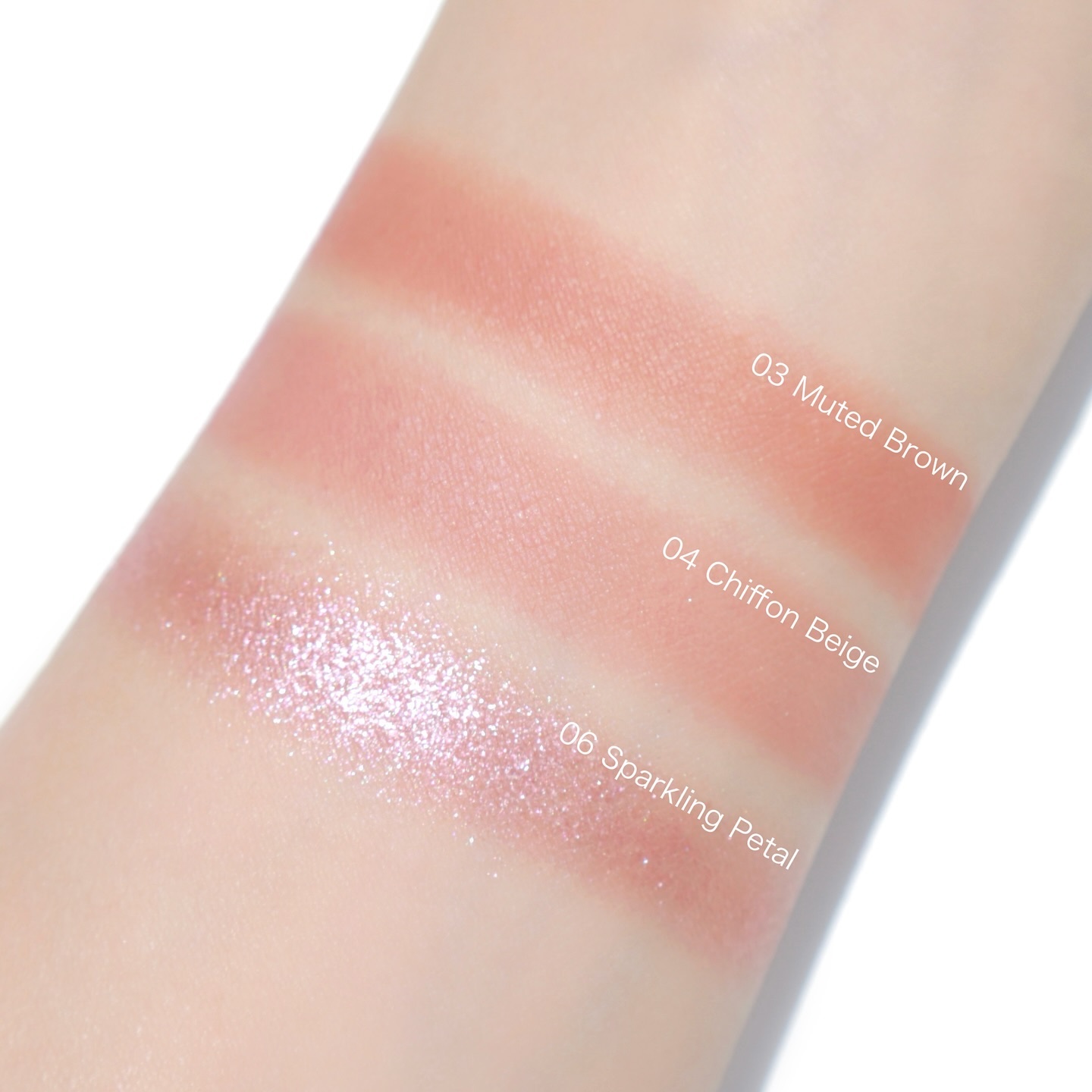 トーン ペタル フロート アイズ 06 Sparkling Petal/to/one/単色アイシャドウを使ったクチコミ（3枚目）