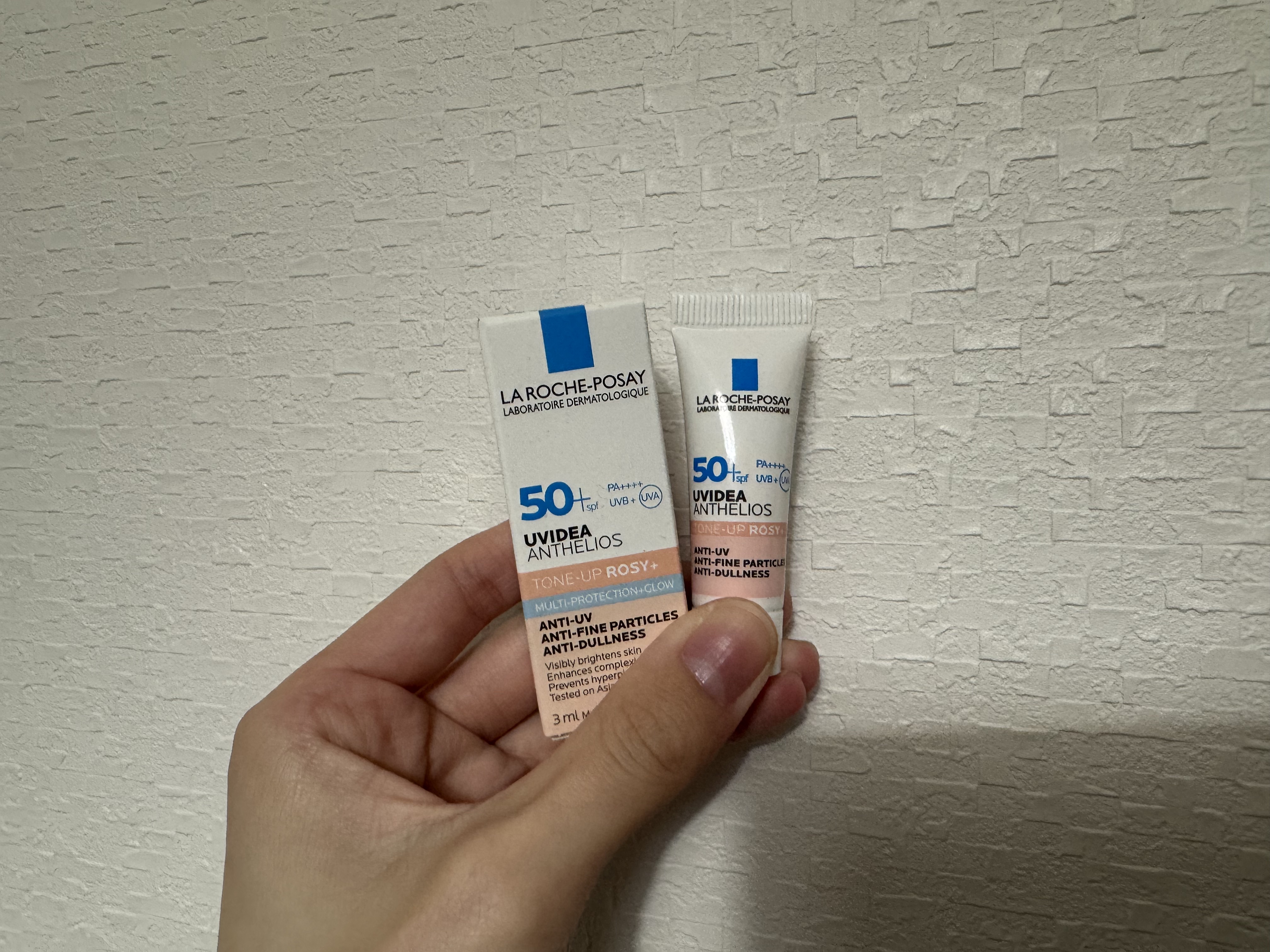 ツヤ感がきれい

いいね、保存、フォローいつもありがとうございます🙇‍♂️

今回紹介するのは、ラ ロッシュ ポゼのUVイデア XL プロテクショントーンアップ ローズ+です！

ラ ロッシュ ポゼ
UVイデア XL プロテクショントーン