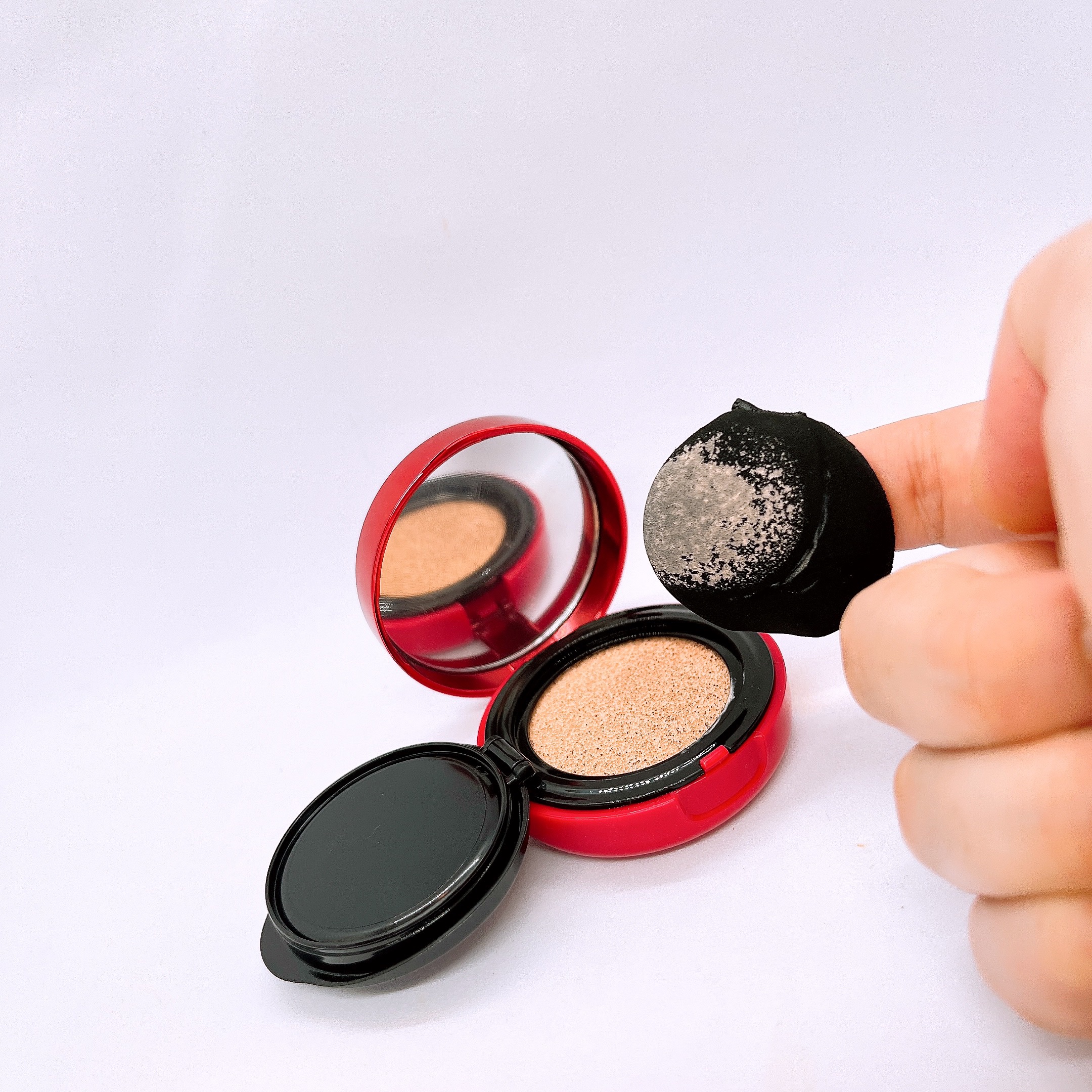 ハイパーカバーフィットクッション red/APRILSKIN/クッションファンデーションを使ったクチコミ（3枚目）