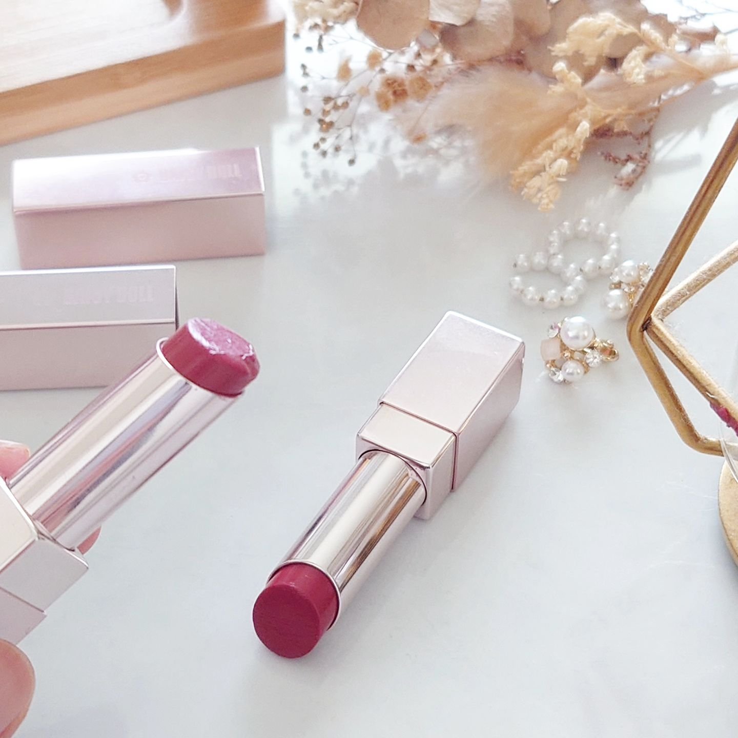 デイジードール リップ スティーラー　 01 自信みなぎるルビー/DAISY DOLL by MARY QUANT/口紅を使ったクチコミ（2枚目）