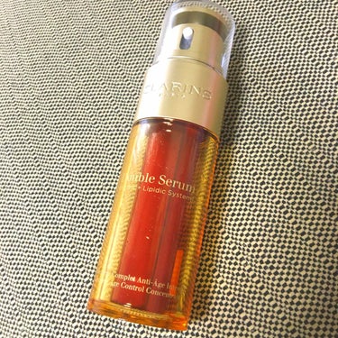 CLARINS
ダブルセーラム　EX

大好きな大本命の美容液です。

リピ買い何本目か不明です。

朝晩3プッシュずつ使用しています。
こちらを使用するようになってから乾燥しらず、肌がもっちり、ハリが