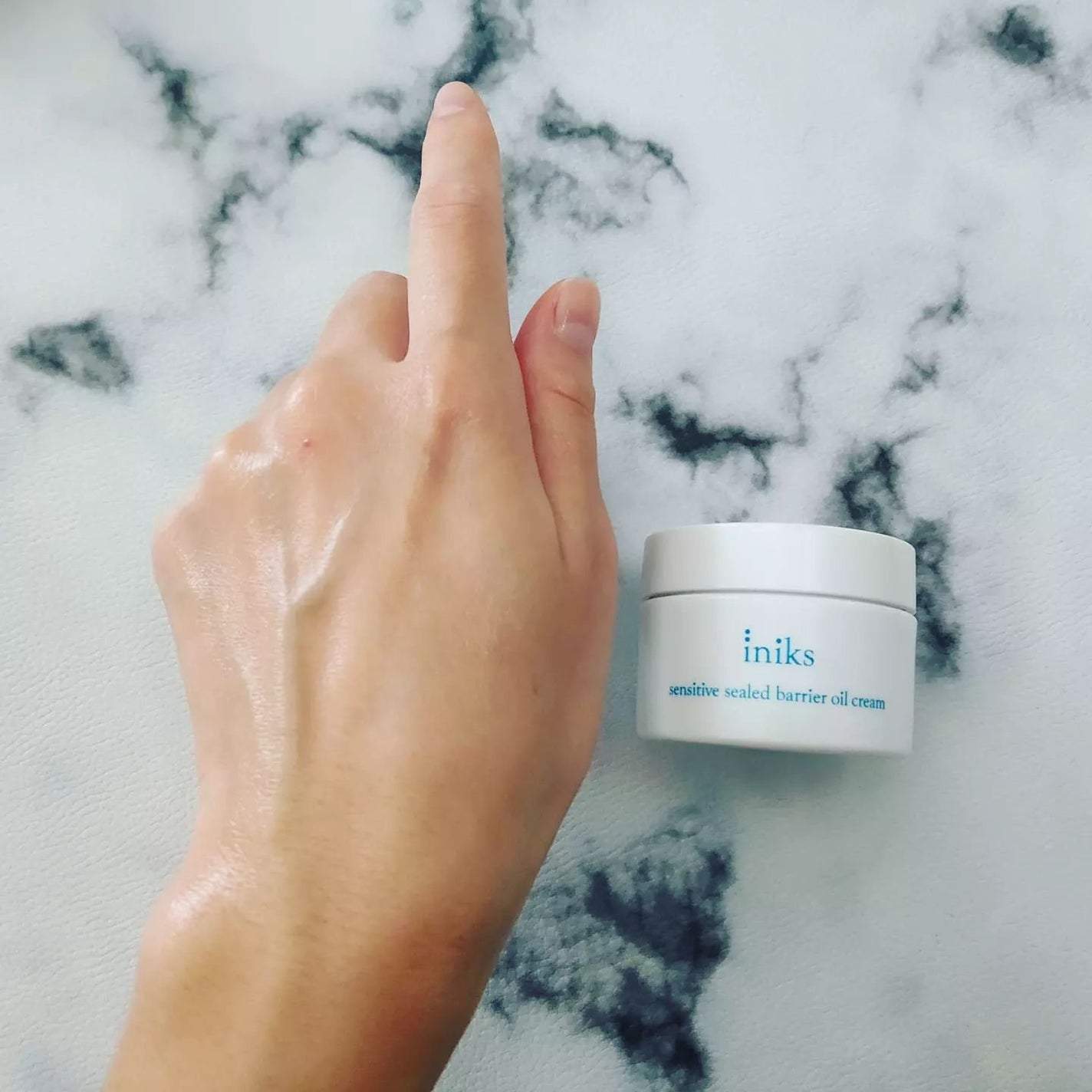 センシティブ シールドバリア オイルクリーム/iniks/フェイスクリームを使ったクチコミ(3枚目)
