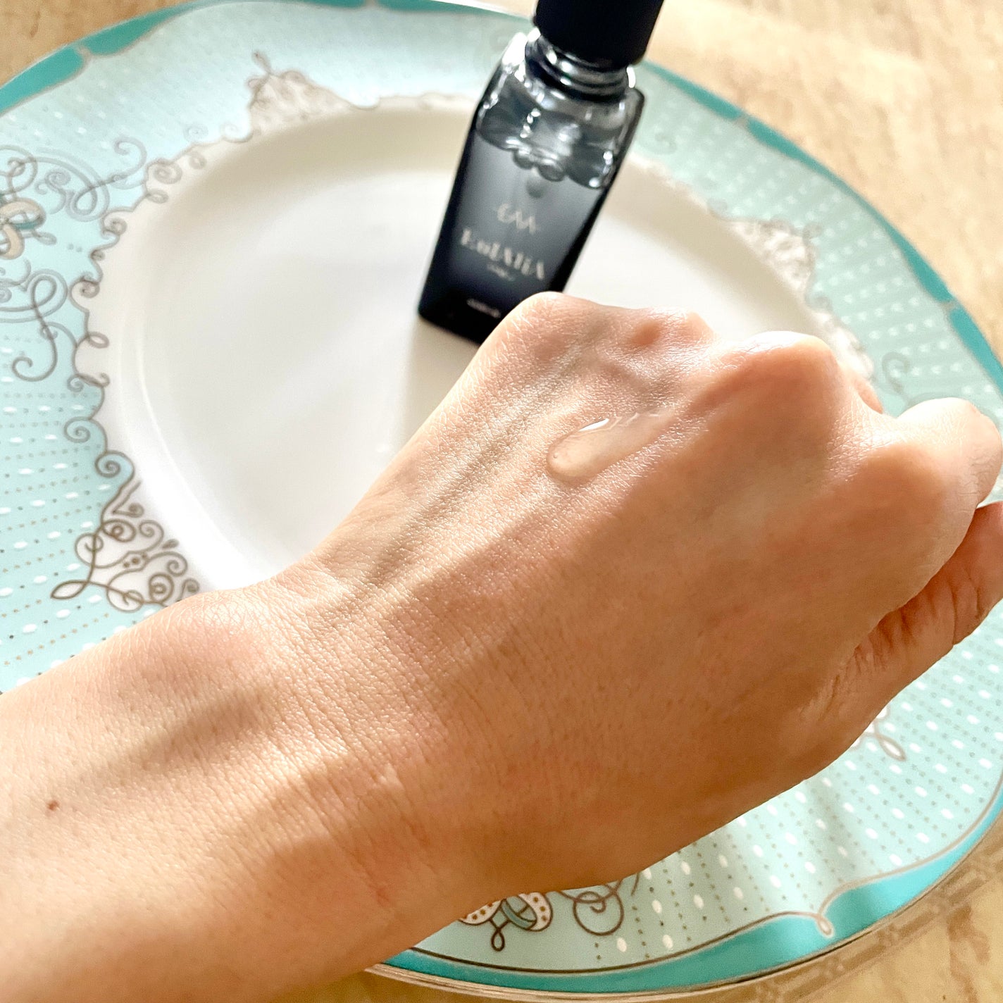 Shiho Arai on LIPS 「エウラリアリフレッシングビューティーセラム&ゲルクリームお試し..」(4枚目)