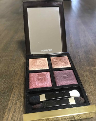 ✨TOM FORD BEAUTY✨アイ カラー クォード4Aハネムーン🥰

粒子が細かくて発色も抜群✨✨
深みがあって秋メイク🍁にいい色ですよ😊💕