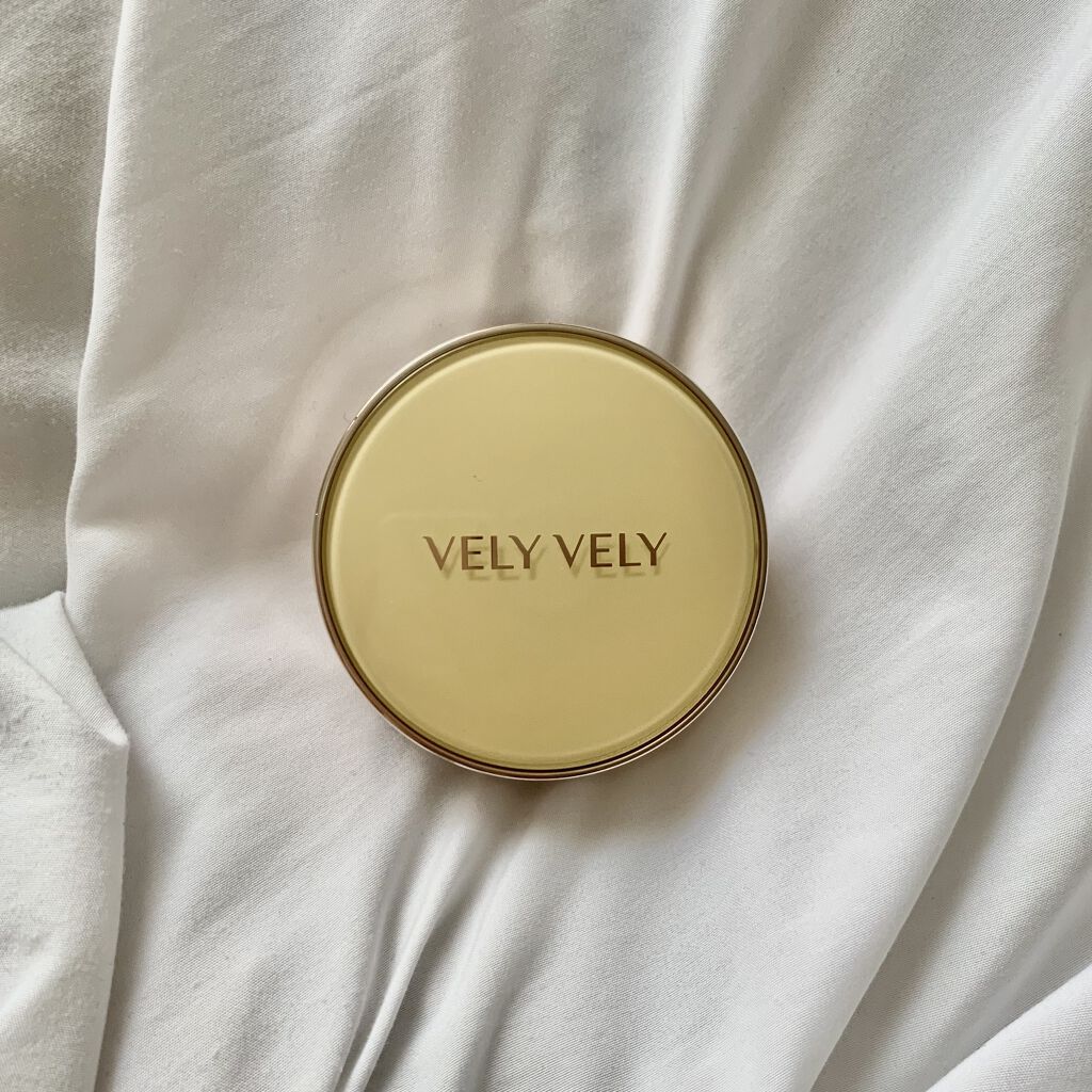 【困ったらコレ】

出先でお直しグッズを忘れてしまった時に買ってみたらめちゃくちゃ良かったクッションファンデ♡


軽いのにしっかりカバーしてくれるツヤ肌
最高すぎた


※つけすぎると厚塗り感でるので要注意



#VELY VELY#は