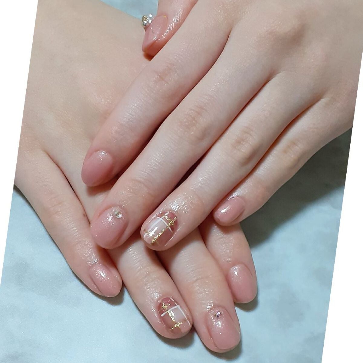 r.kira.nail on LIPS 「お客様ネイルです🤗シンプルに1本ずつのチェック柄可愛いよね~💝..」(1枚目)