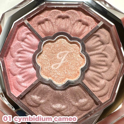 ジルスチュアート ブルームクチュール アイズ ジュエルドブーケ 01 cymbidium cameo/JILL STUART/アイシャドウパレットを使ったクチコミ(3枚目)