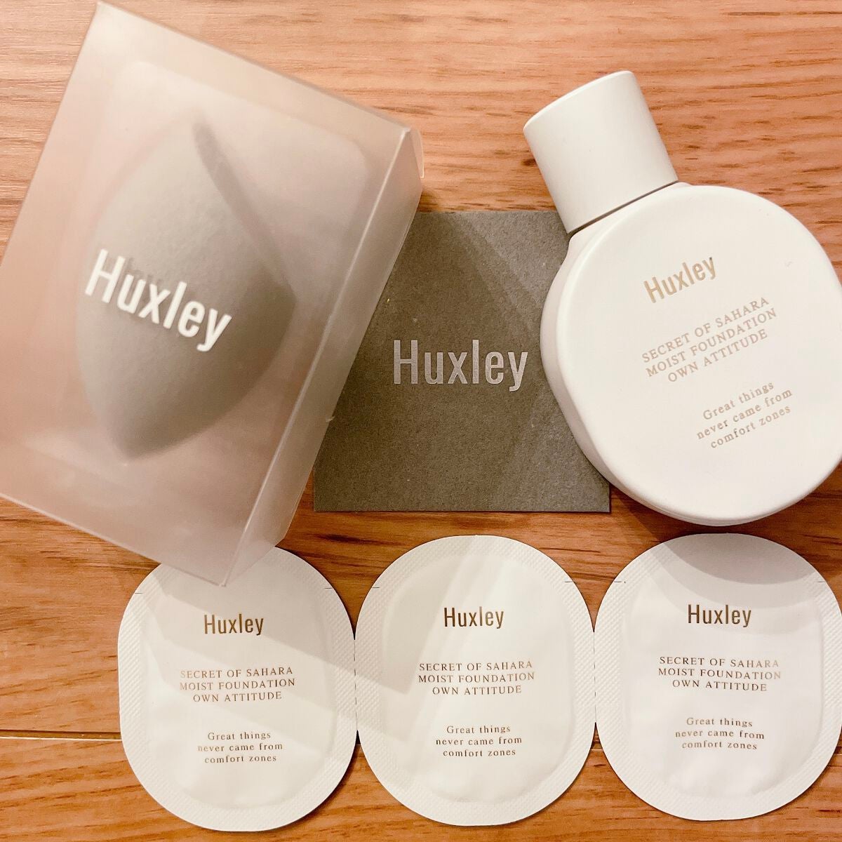 モイストファンデーション ; オウンアティテュード/Huxley/リキッドファンデーションを使ったクチコミ(1枚目)