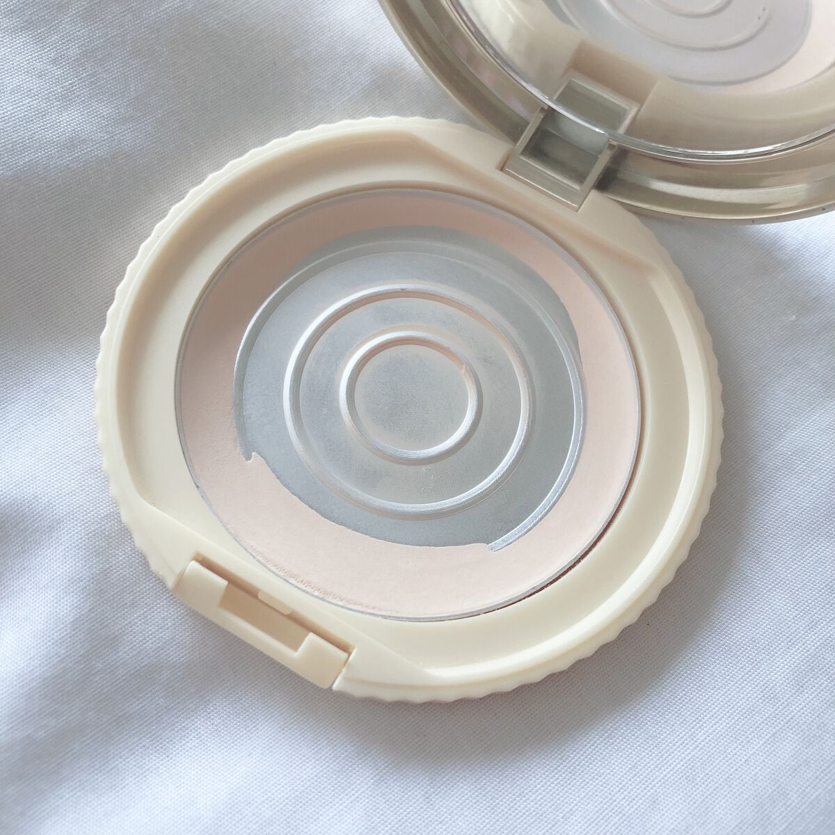 【旧品】マシュマロフィニッシュパウダー MO マットオークル/キャンメイク/プレストパウダーを使ったクチコミ（1枚目）