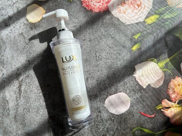 LUX バイオフュージョン ホワイトシャンプー/ホワイトコンディショナーのクチコミ「特にダメージが気になる髪におすすめ！
LUXバイオフュージョン ホワイトエディション。

シャ.....」（1枚目）