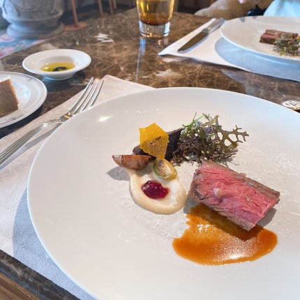 ♡ on LIPS 「ミニーマウスのお顔をラズベリームースとストロベリーアイスで型取..」(5枚目)