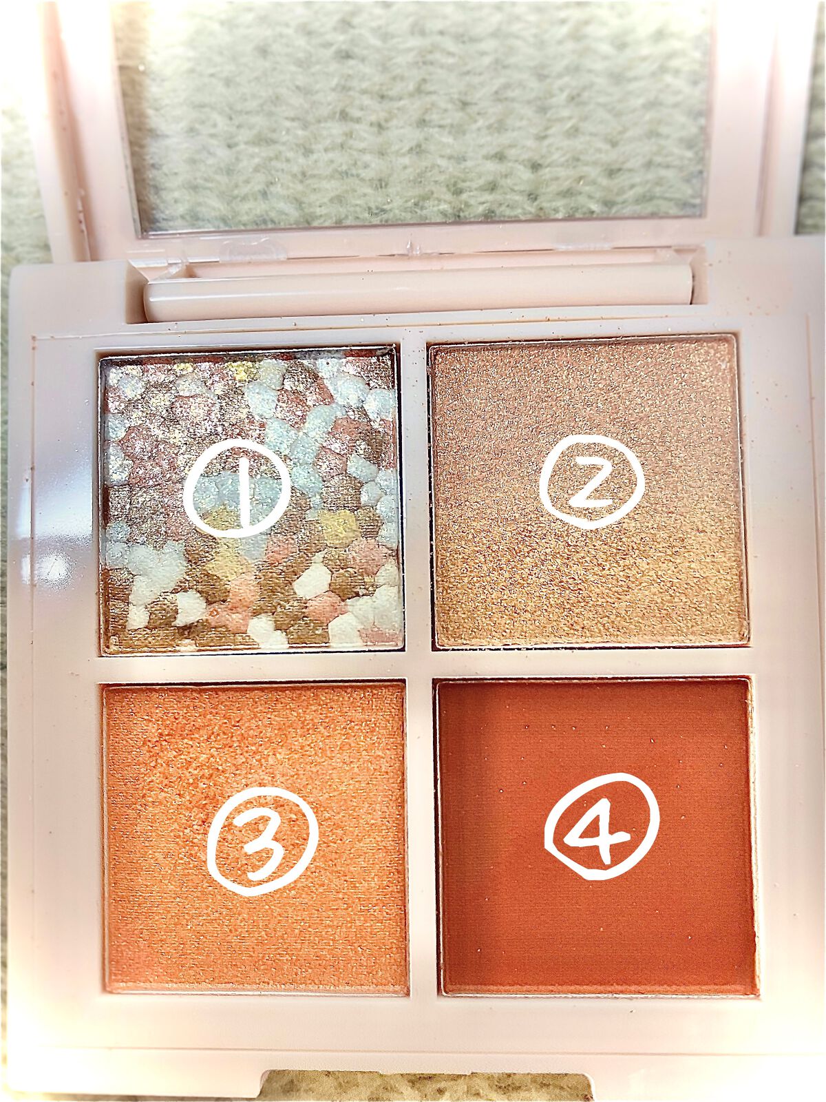 レブロン ダズル アイシャドウ クアッド/REVLON/アイシャドウパレットを使ったクチコミ（2枚目）