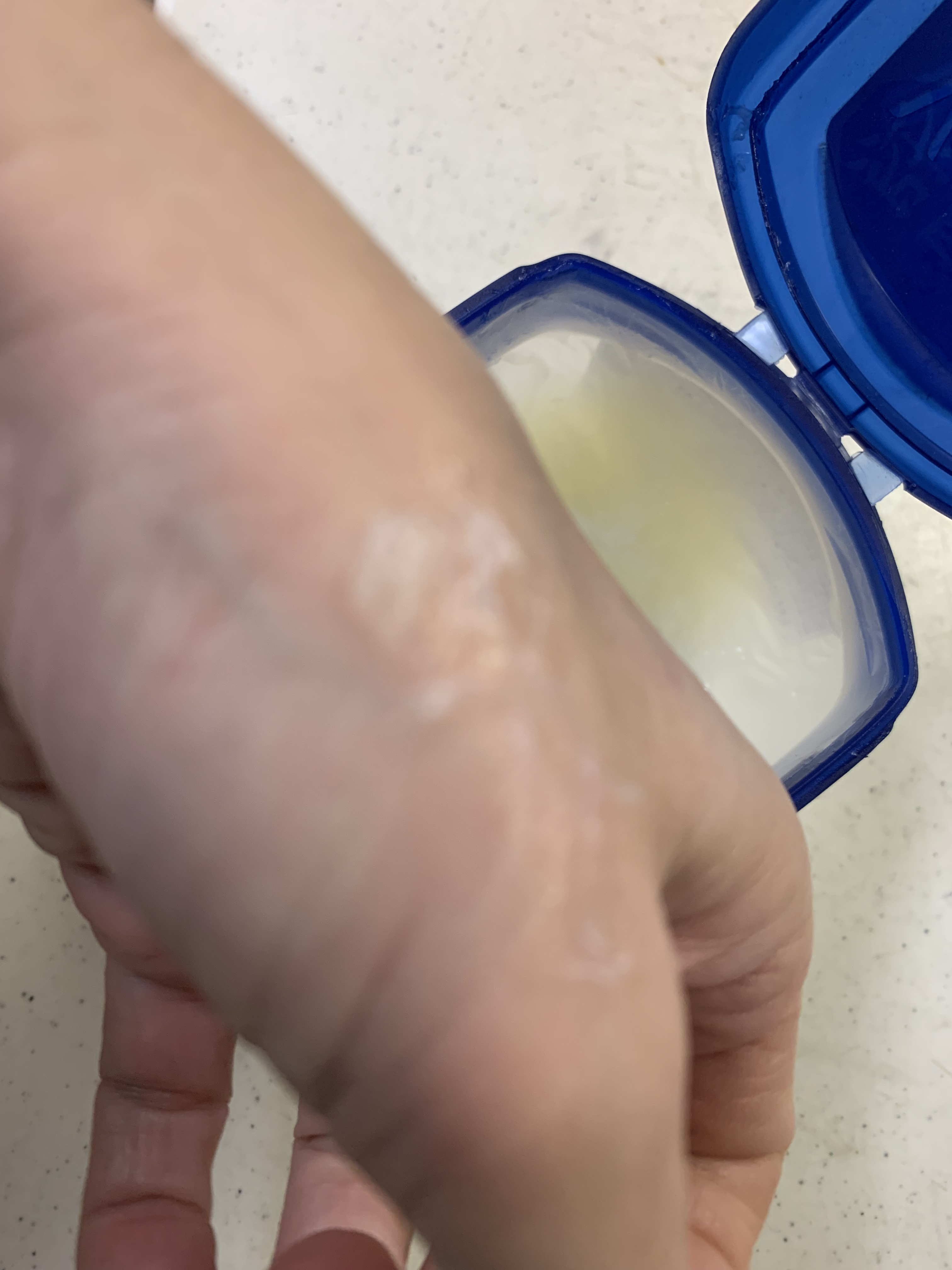 オリジナル ピュアスキンジェリー/ヴァセリン/ボディクリームを使ったクチコミ（3枚目）