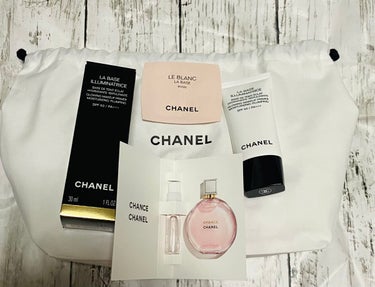 CHANEL ラ バーズ イルミナトゥリスのクチコミ「CHANEL のラ バーズ イルミナトゥリス購入しました！
ほぼ透明なので、顔面にたっぷりと塗.....」（1枚目）