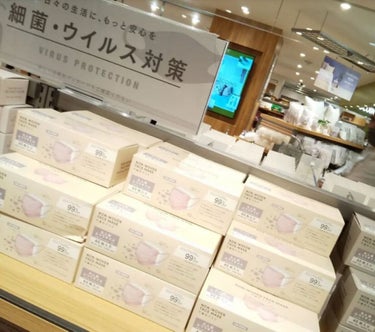 3COINS NON-WOVEN FACE MASKのクチコミ「普通なんです
普通だけど  良い

♡付けた見た目が  良い

3COINS

白
大人用
普.....」（2枚目）
