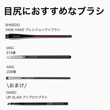 メイクアップインストラクター💄TOMOMI 🌼 on LIPS 「.目尻1/3の三角形がポイント☝🏼今日はアイメイクの垢抜けプチ..」(4枚目)