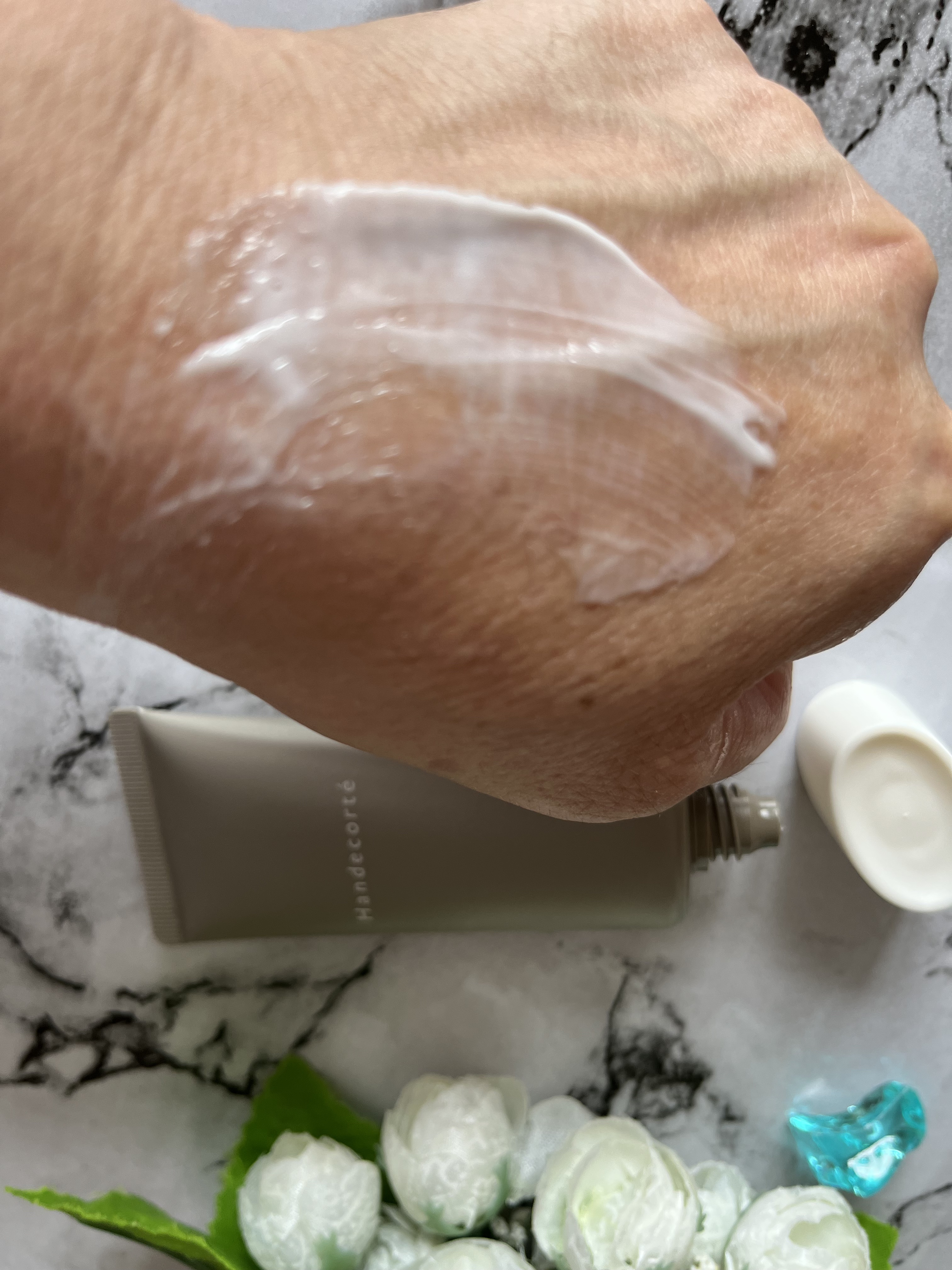 ハンデコルテ/キユートピア/ネック・デコルテケアを使ったクチコミ（3枚目）