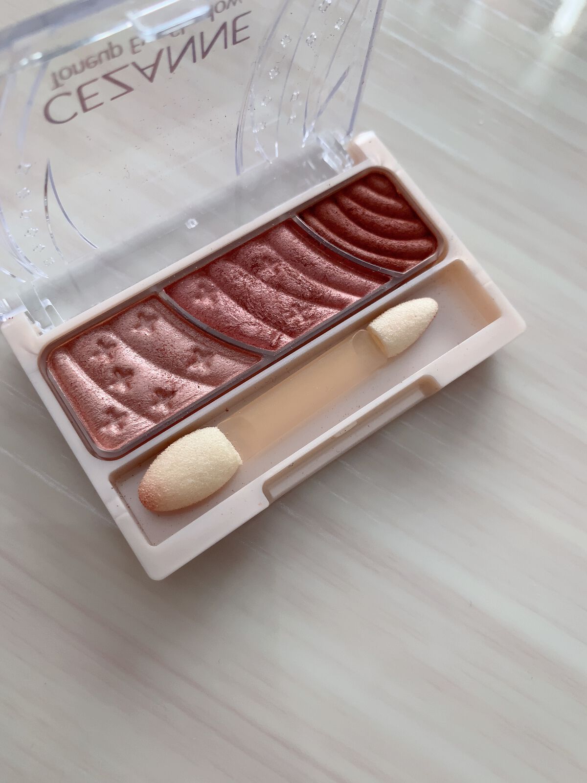 トーンアップアイシャドウ/CEZANNE/アイシャドウパレットを使ったクチコミ(3枚目)