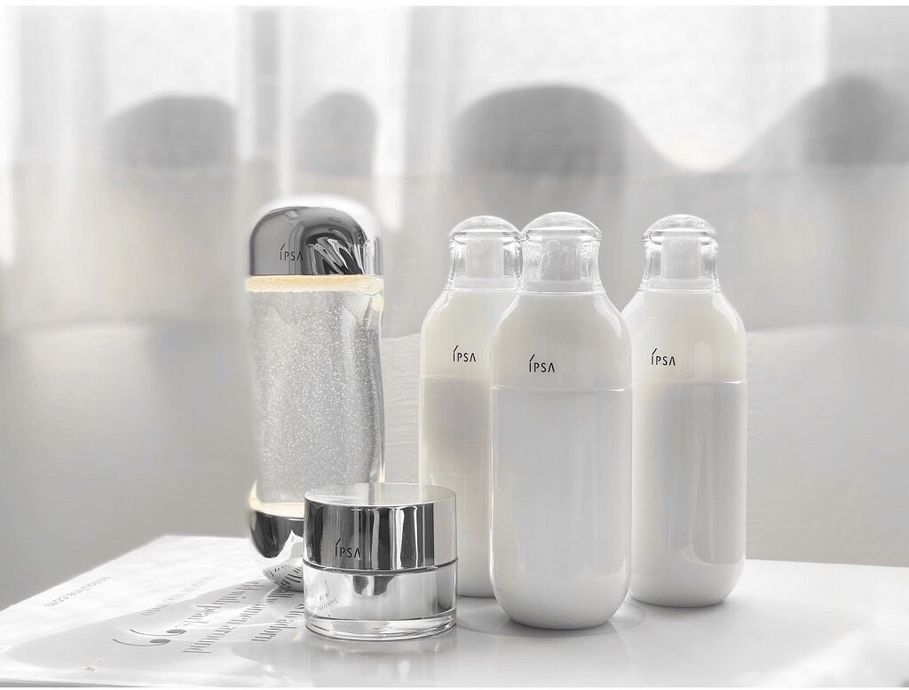 細胞の生まれ変わりのエネルギーなど
酵素に着目し健やかな肌を目指すスキンケア。
これ1つで化粧水と乳液の役割を兼ねているので
時短にもなり、疲れている日や
悪阻中、本当に助かりました。


MEは16種類あり
・ME 8種
・ME センシテ