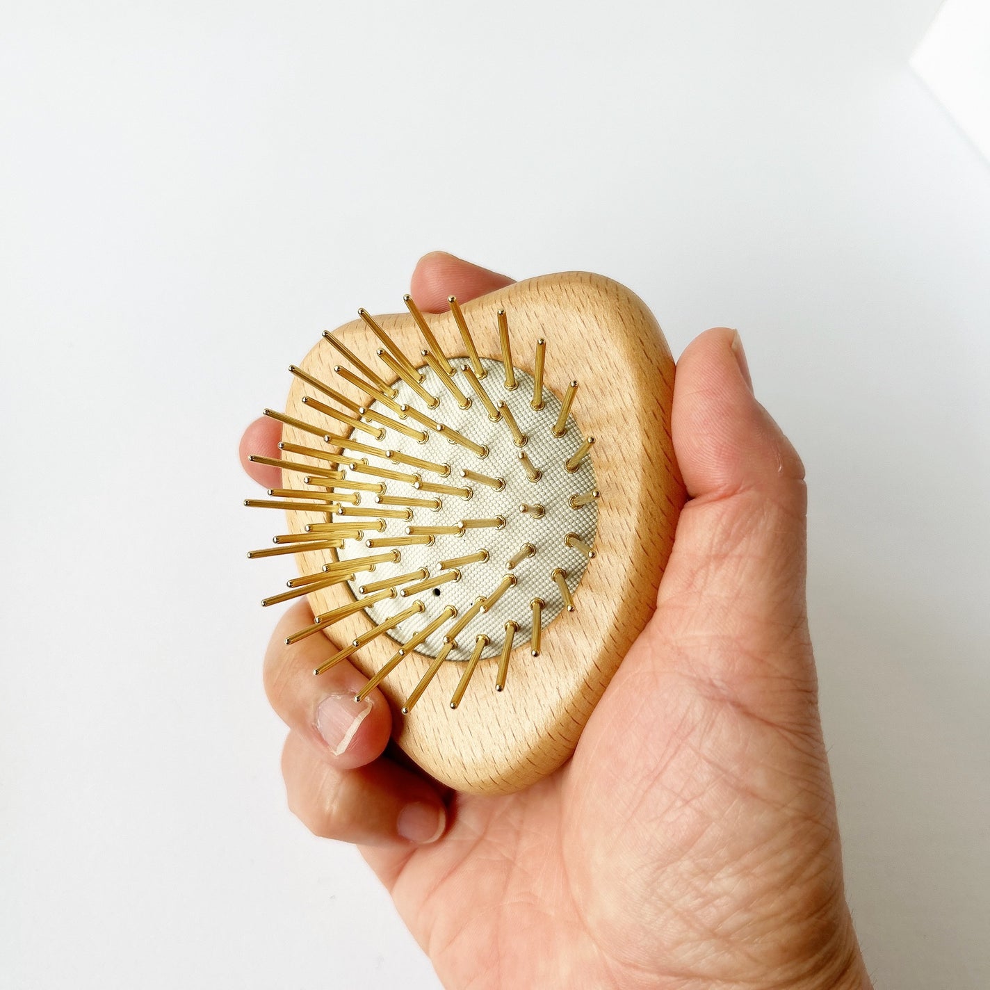 プレミアム FOX カッサ ウッド ミニハート ヘアブラシ/SNOW FOX SKINCARE/ヘアブラシを使ったクチコミ(3枚目)