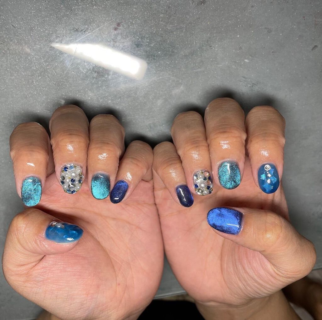 ももをです。


ネイル変えてきました〜🙋‍♀️


マグネットと埋め尽くしとさりげなくシェル🐚のブルーネイル💙


最高に可愛くてお気に入りです✨



#ネイル
#青ネイル
#ジェルネイル
#ジェルネイルデザイン 
#月一の楽しみ