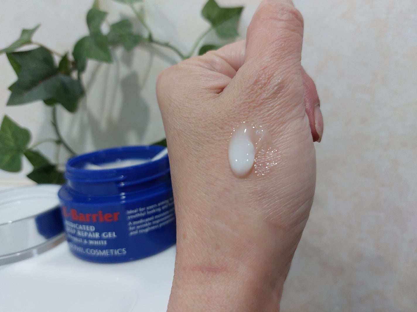 エクスバリア 薬用 ディープ リペア ゲル リンクル&ホワイト/ドクターフィルコスメティクス/オールインワン化粧品を使ったクチコミ(4枚目)