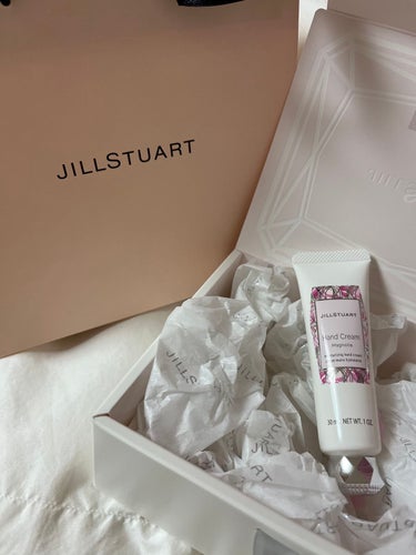 JILL STUART ハンドクリーム マグノリアのクチコミ「JILLSTUARTのハンドクリーム♡♡
私はMagnoliaを購入しました！
私にとって今ま.....」（1枚目）