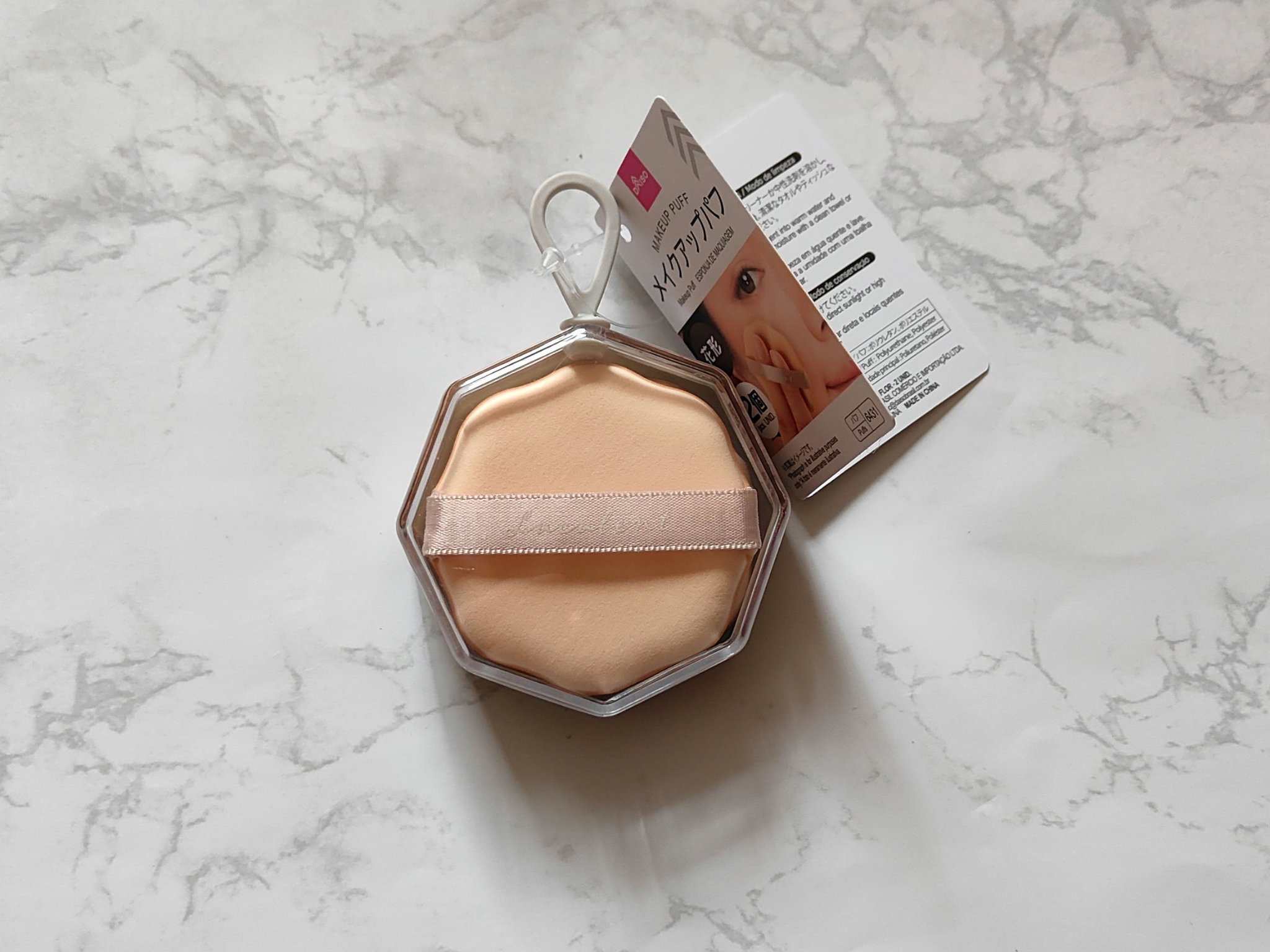 メイクアップパフ（花形、２個、専用ケース付）/DAISO/パフ・スポンジを使ったクチコミ（1枚目）