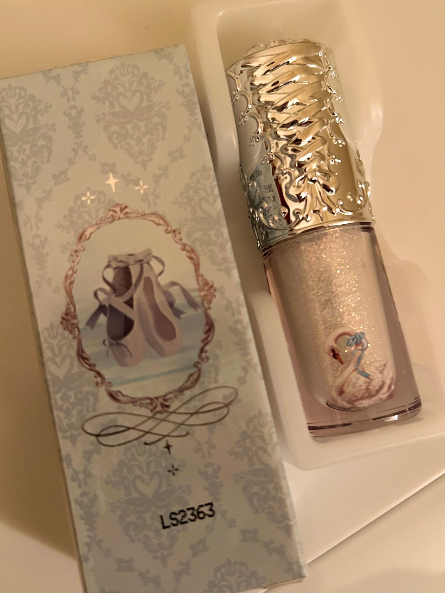 フラワーノーズ スワンバレエシリーズ リキッドアイシャドウ/FlowerKnows/リキッドアイシャドウを使ったクチコミ(1枚目)