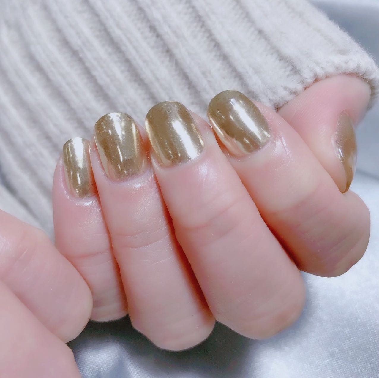 なかやまちえこ on LIPS 「ゴールドのミラーネイル🪞✨⠀@aina_hashimot0⠀⠀..」(1枚目)