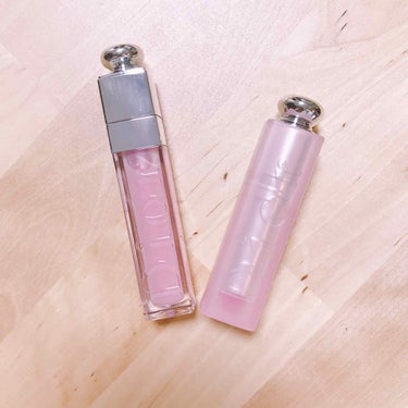 リップ特集を見て購入💄✨
Diorの
リップマキシマイザー(写真左)
アディクトスクラブ&バーム(写真右)

長年悩んでいた唇の皮剥けが
嘘みたいに無くなりました😭💕

今までぷっくり唇に憧れていました