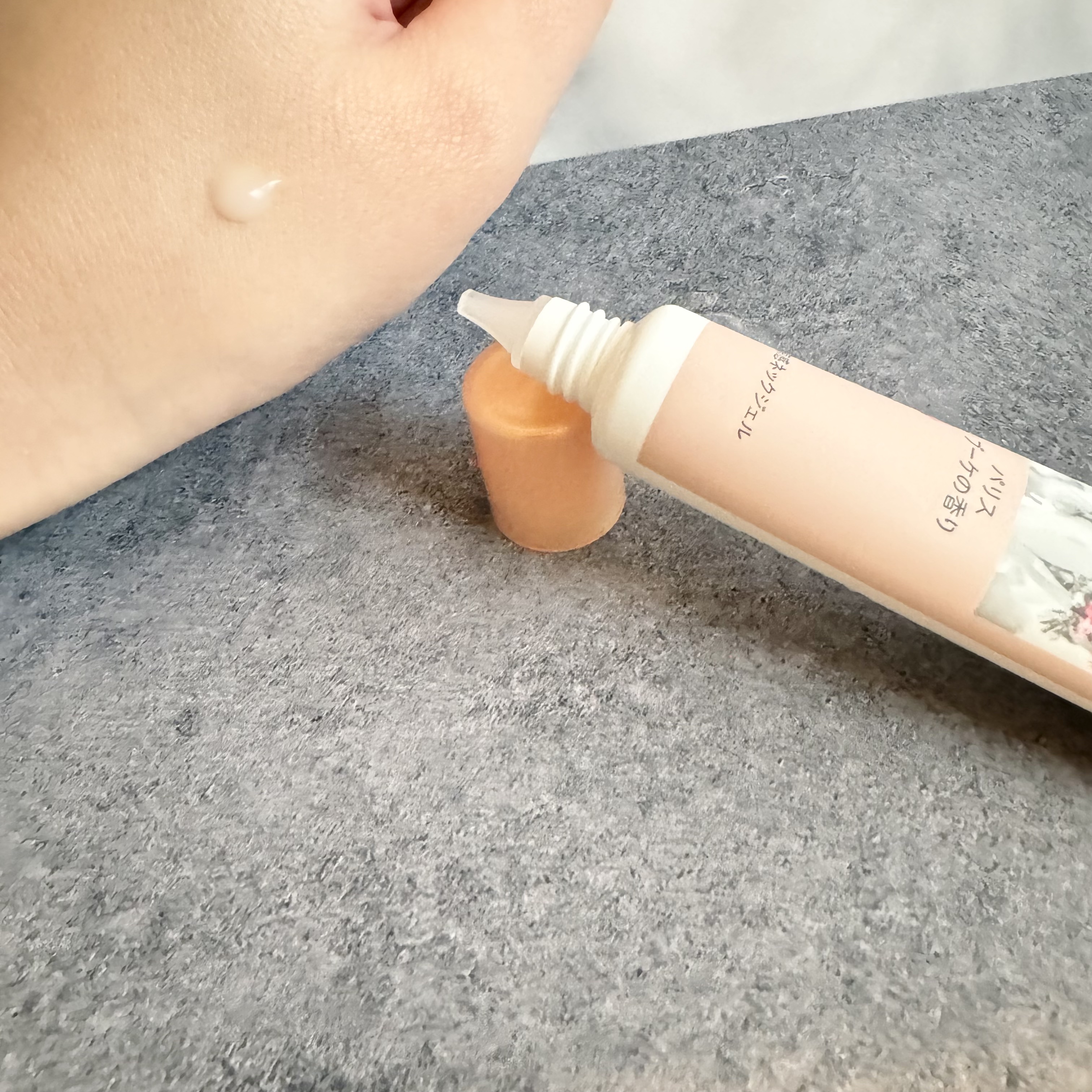 8x4 アロマスイッチ 涼感ネックジェル パリスブーケの香り/８ｘ４/デオドラント・制汗剤を使ったクチコミ（3枚目）