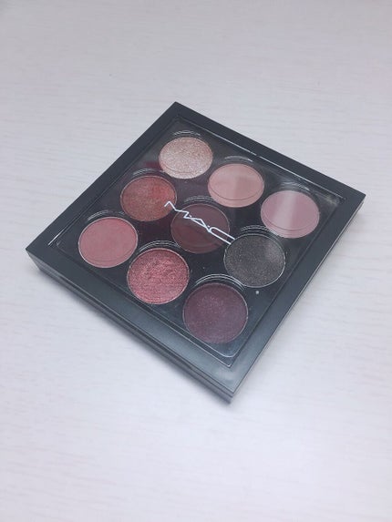 スモール アイシャドウ×9 バーガンディ タイムズ ナイン/M・A・C/アイシャドウパレットを使ったクチコミ(2枚目)