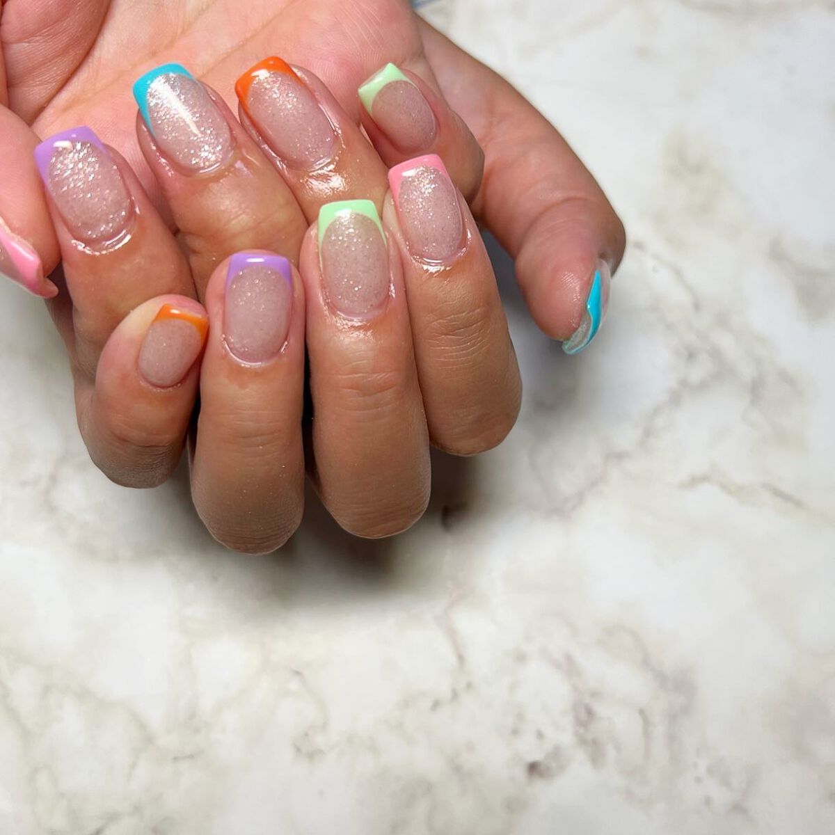 cst on LIPS 「#夏ネイル#🌈#カラフルフレンチ#フレンチネイル#ネイル好きな..」(2枚目)