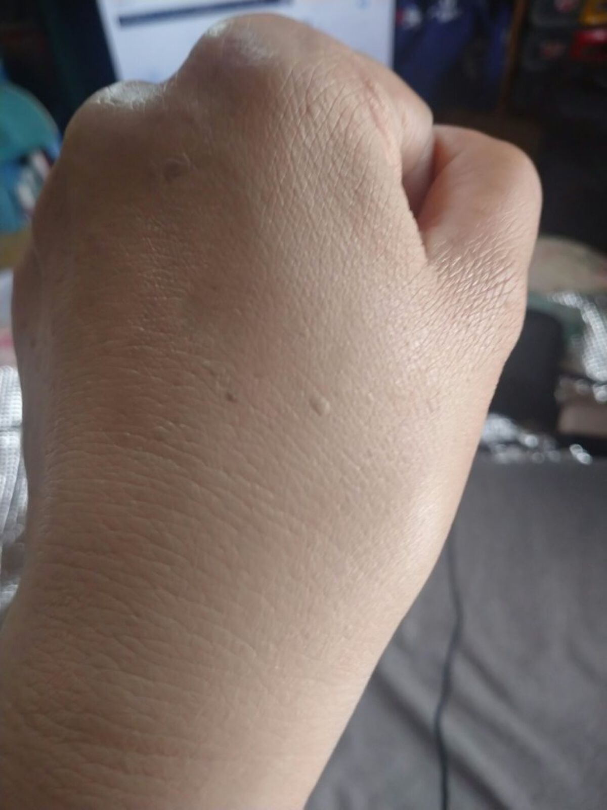 マットシフォン UVリキッドファンデ 02 ライトオークル(Light Ochre)/KiSS/リキッドファンデーションを使ったクチコミ（3枚目）