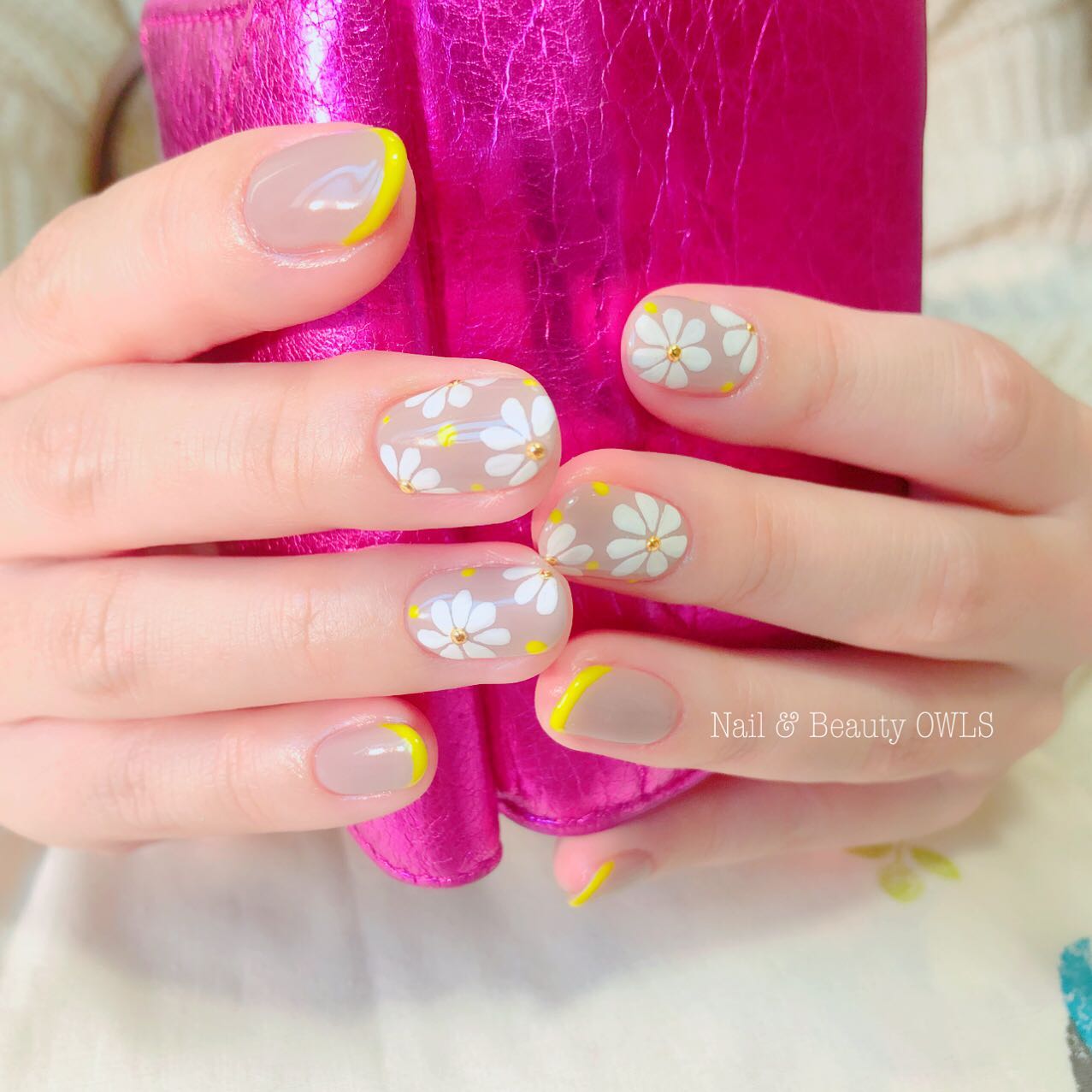 ぴよこれいと あうるす on LIPS 「最近ネオンイエローにハマっています。お客様がお支払いしてくださ..」(1枚目)