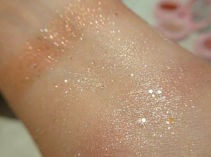 トロピカル シリアル グリッター フレーク/TONYMOLY/グリッターを使ったクチコミ(4枚目)