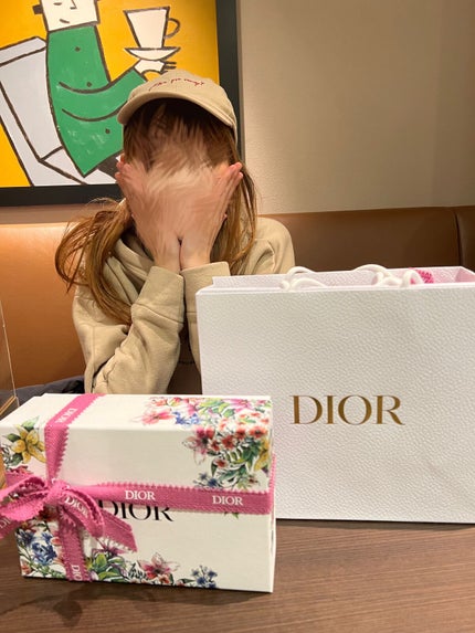 くぅたん on LIPS 「Diorラッピングバレンタイン限定のラッピングとお写真撮りまし..」(1枚目)