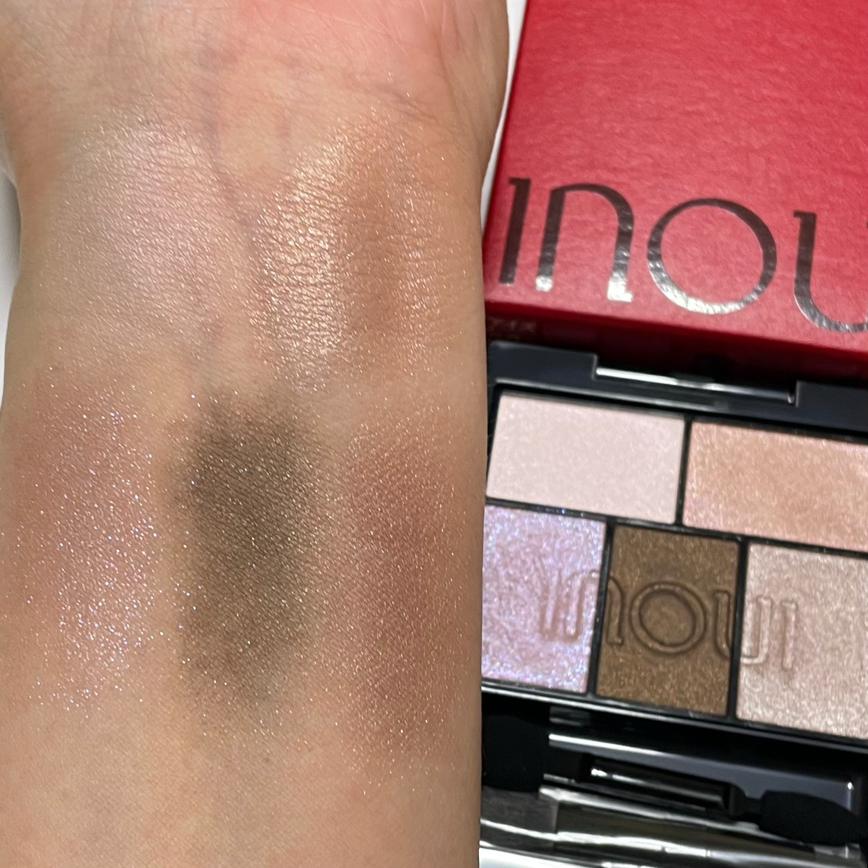 INOUI インウイ アイズのクチコミ「上品でナチュラルな艶が綺麗なアイシャドウパレット✨


🔴INOUI
🔴インウイ アイズ
🔴0.....」（2枚目）