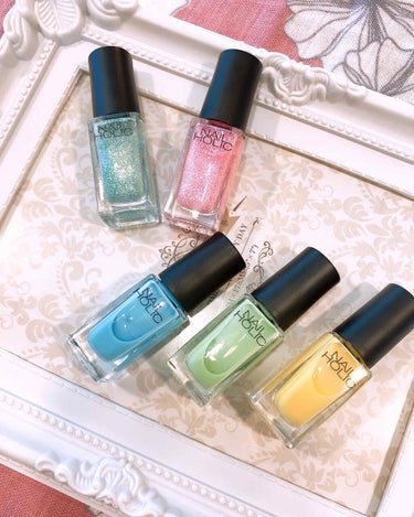 ネイルホリック ネイルホリック Aurora Glitterのクチコミ「先日購入してきたネイルホリック💅

そちらから新色のオーロラグリッターをご紹介✨
私はピンクと.....」（1枚目）