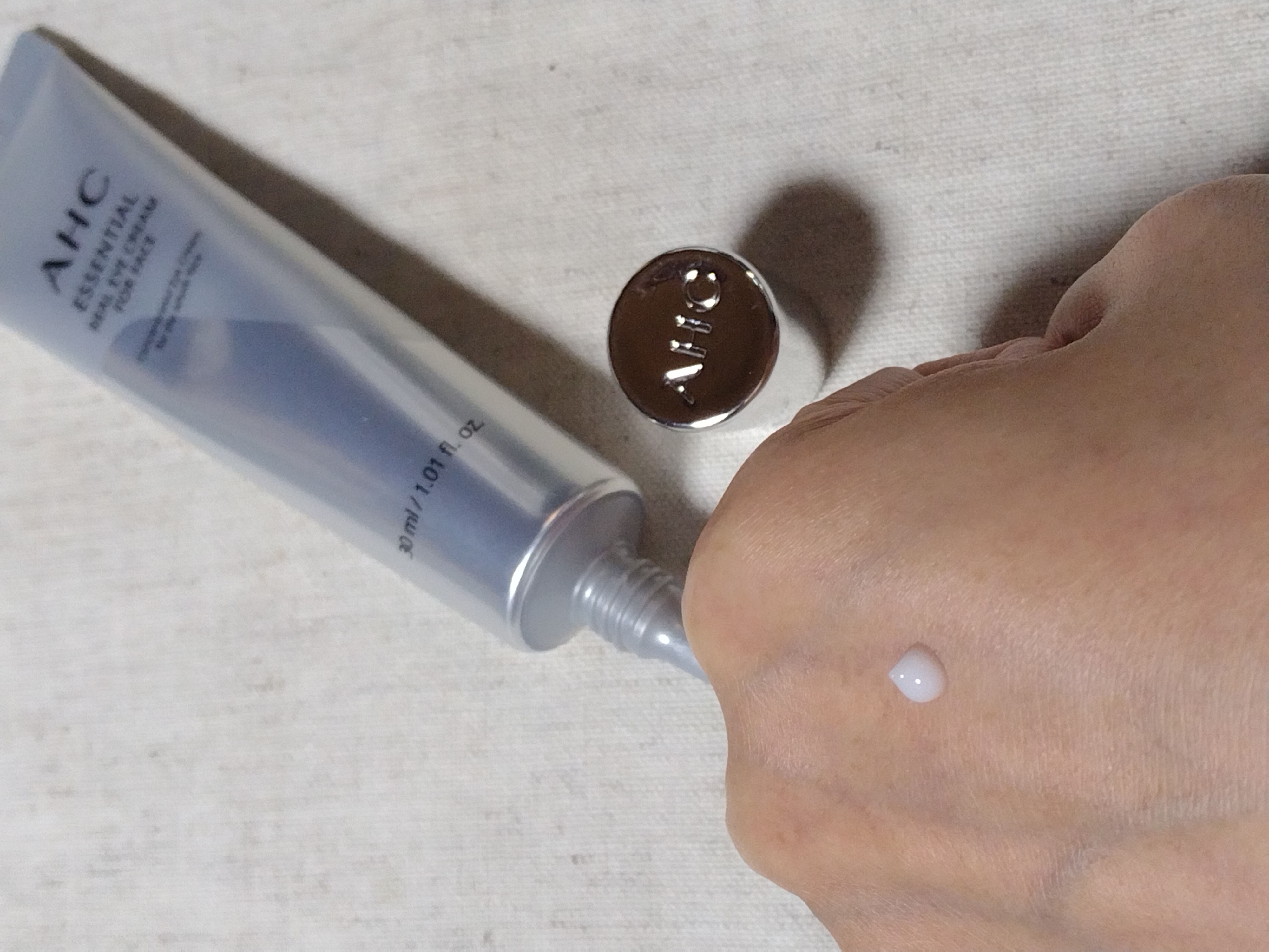 エッセンシャル リアル アイクリーム フォーフェイス/AHC/アイケア・アイクリームを使ったクチコミ（2枚目）