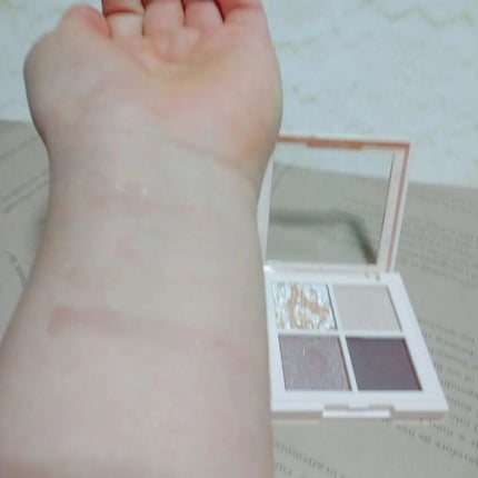 レブロン ダズル アイシャドウ クアッド/REVLON/アイシャドウパレットを使ったクチコミ(2枚目)