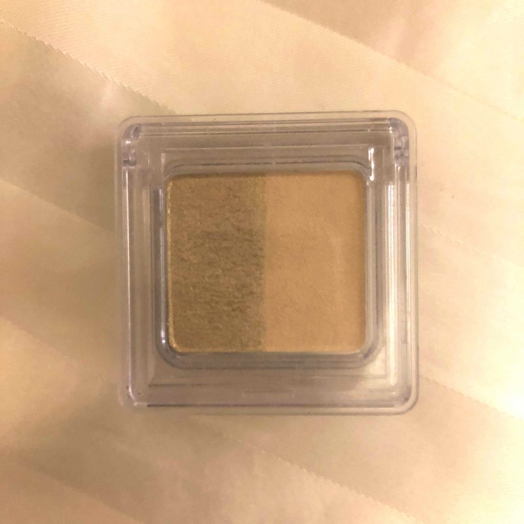 ナチュラルメイクにも 濃いメイクにも
どちらにも使える優秀コスメ！

お値段も安くてリピしました 🍒🍒

左のラメは すごい発色してくれます！
まぶたの中心に人塗りするだけで
立体感が出ます。

右の肌色に近い色は、まぶた全体に塗って
