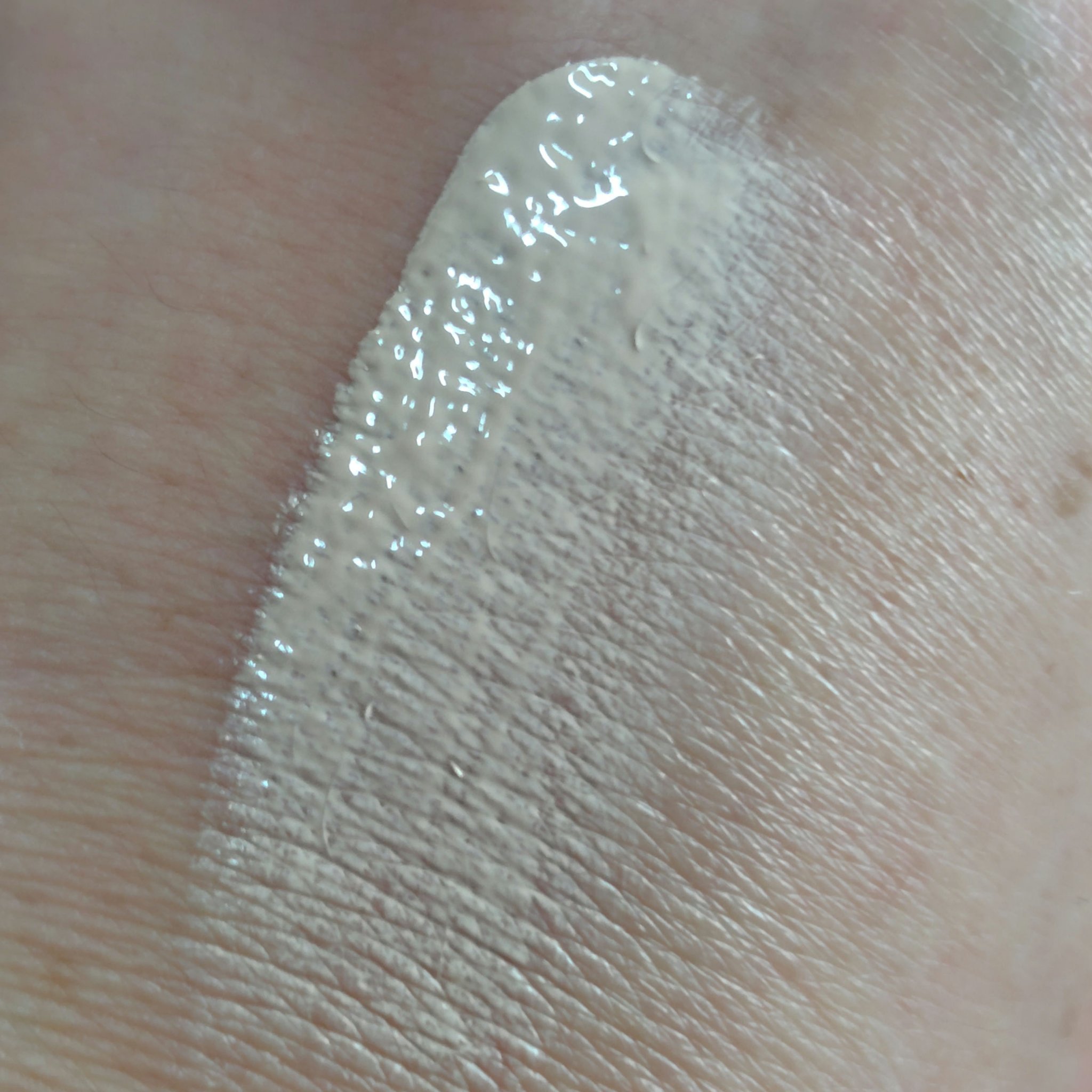 エッセンス スキングロウ ファンデーション 140 Porcelain/SHISEIDO/リキッドファンデーションを使ったクチコミ（3枚目）