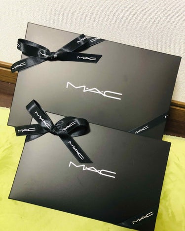 ロビ🐈‍⬛ on LIPS 「MACのホリデーコレクション🎄がついさっき届きました！！テンシ..」（1枚目）